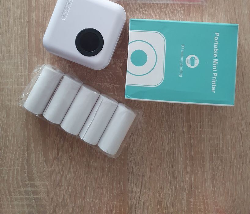 Міні принтер бездротовий непотребу зарядки  та чорнил ..В комплекті