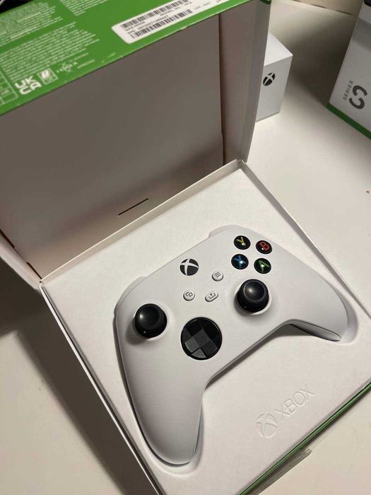 Xbox Series S, dwa pady