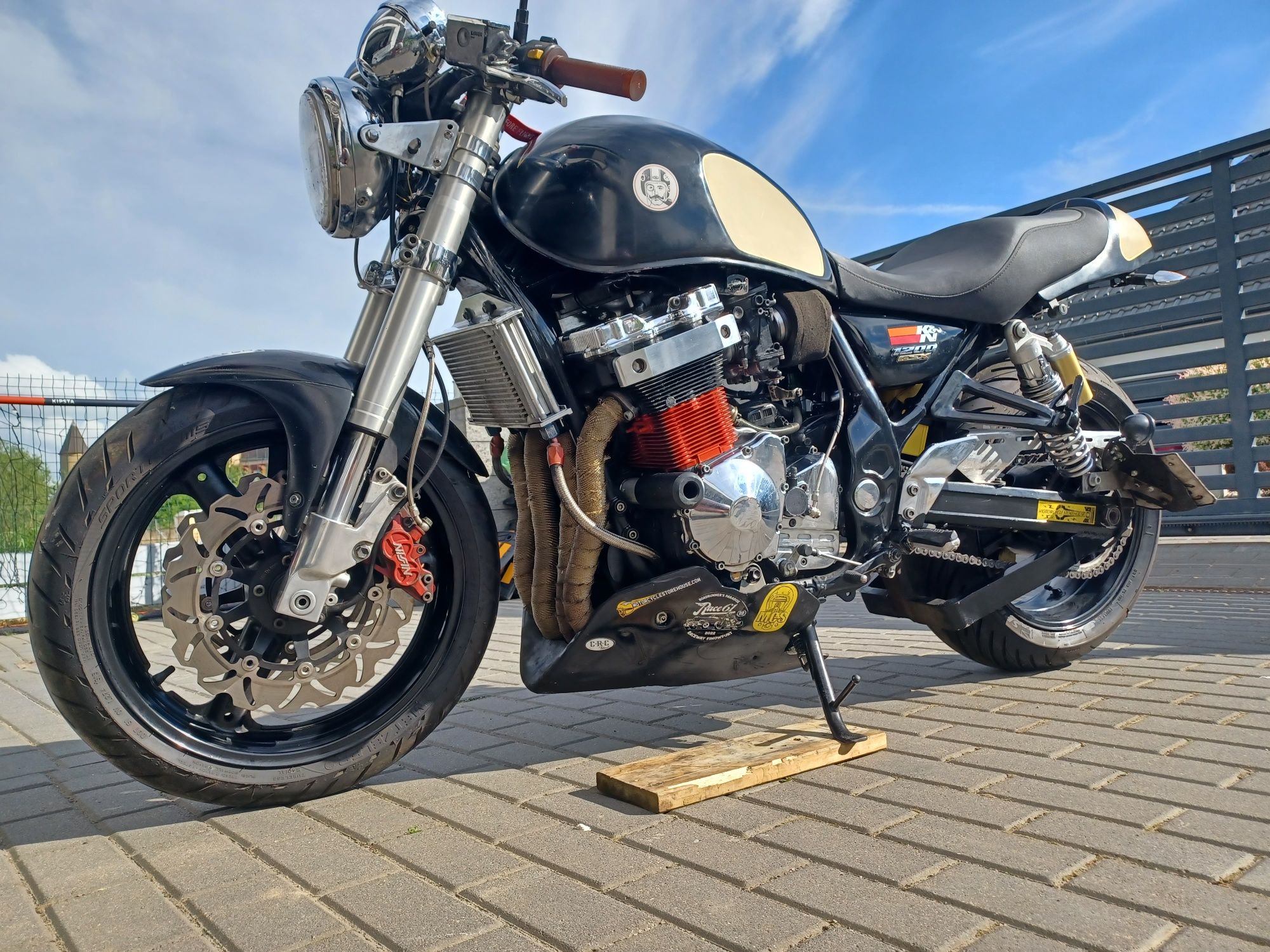 Suzuki GSX 1200 Inazuma cafe