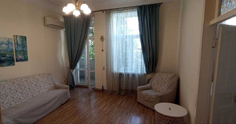 Продам 5 комнатную квартиру в Центре города  парк Глобы