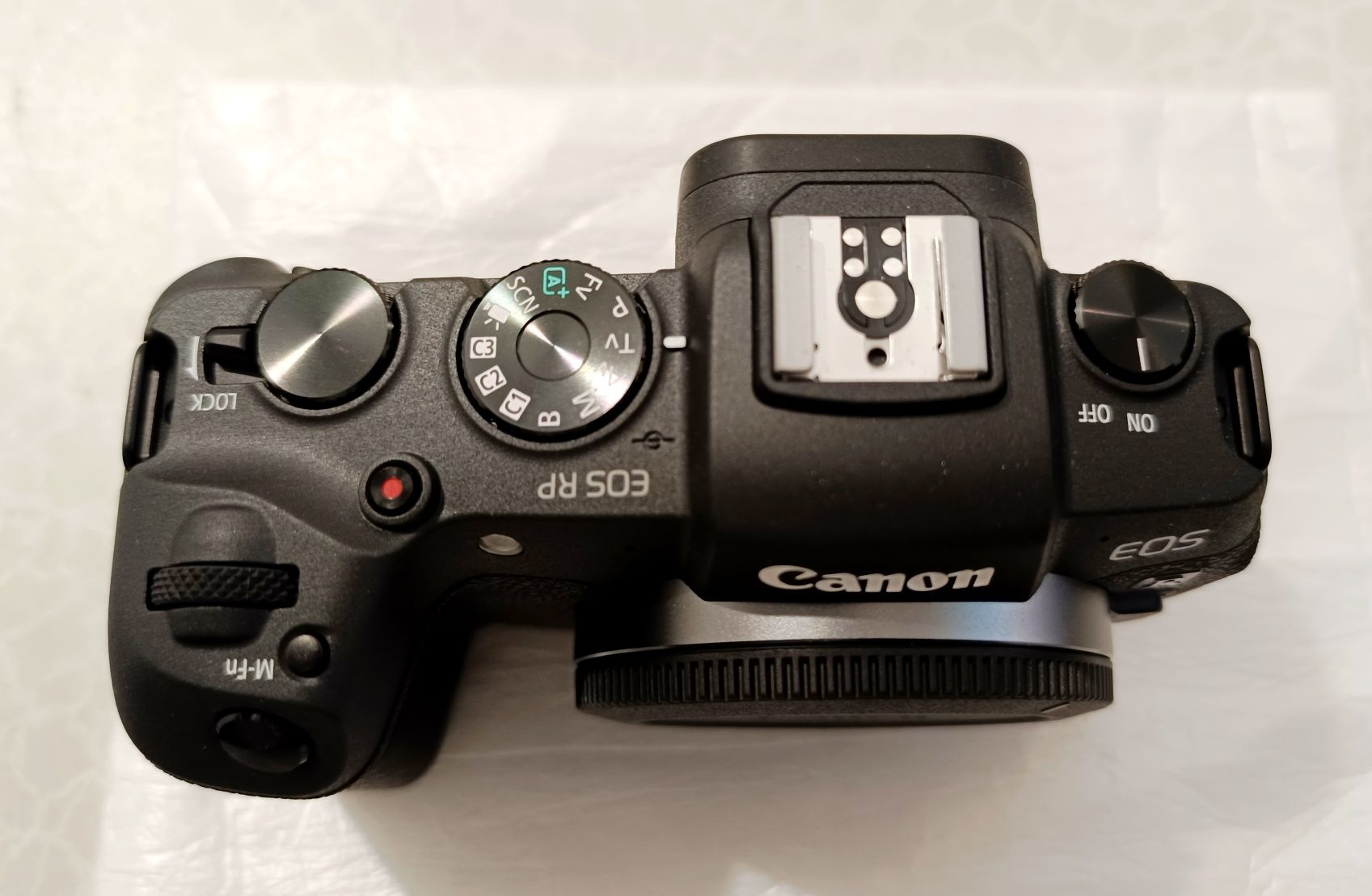Máquina fotográfica Canon RP Mirrorles Full frame
Wi-fi e bluetooth