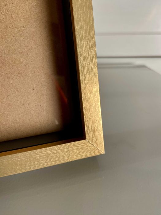 Moldura de madeira azul e dourada