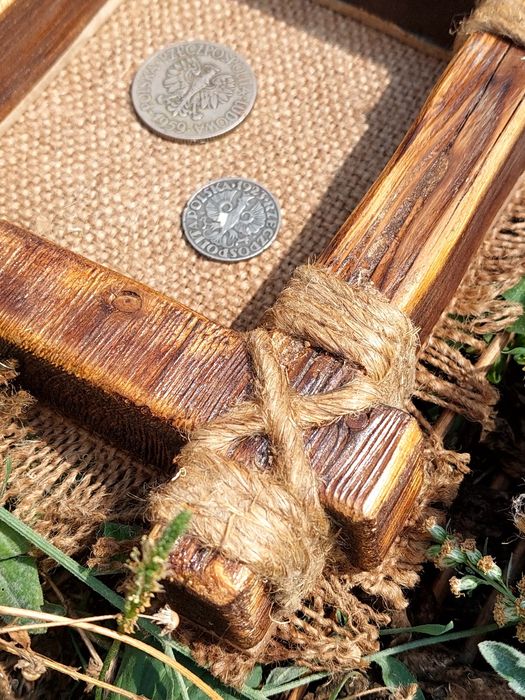 Картины со старинным ключом 1700 г, монетами, наконечниками