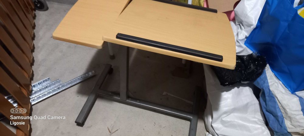 Stolik przyłóżkowy jeżdżący regulowany