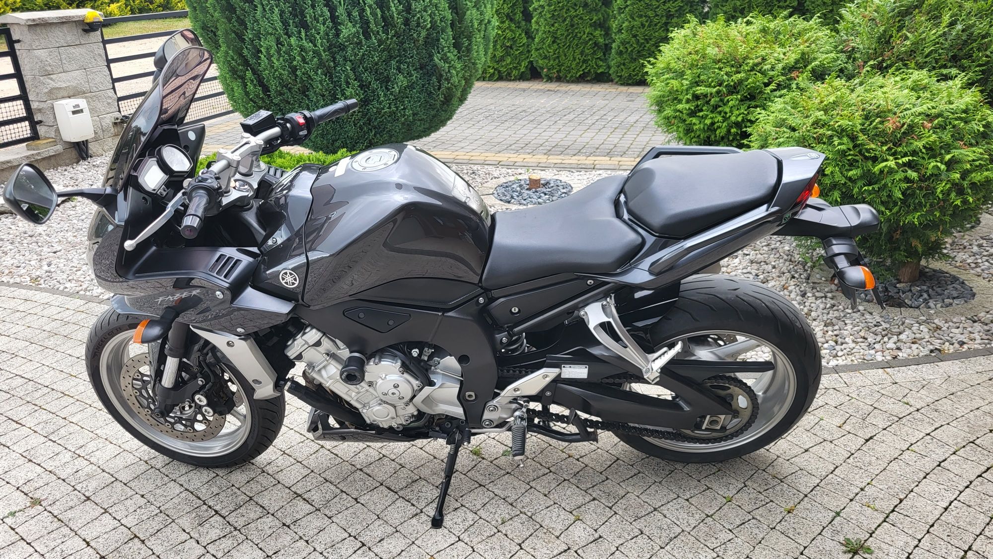 Yamaha fz1 motocykl