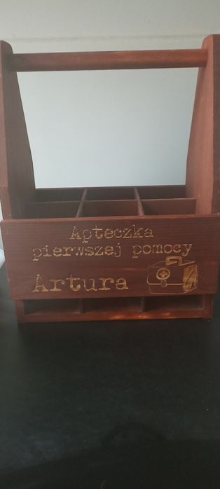 Skrzynka- nosidło - apteczka na piwo i nie tylko - imienna