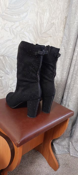 Замшевые ботинки