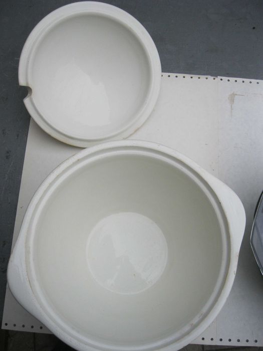 Продам супницу жаровню керамическую на 3 л