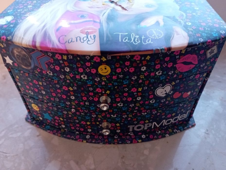 Szkatułka na biżuterię Tom model