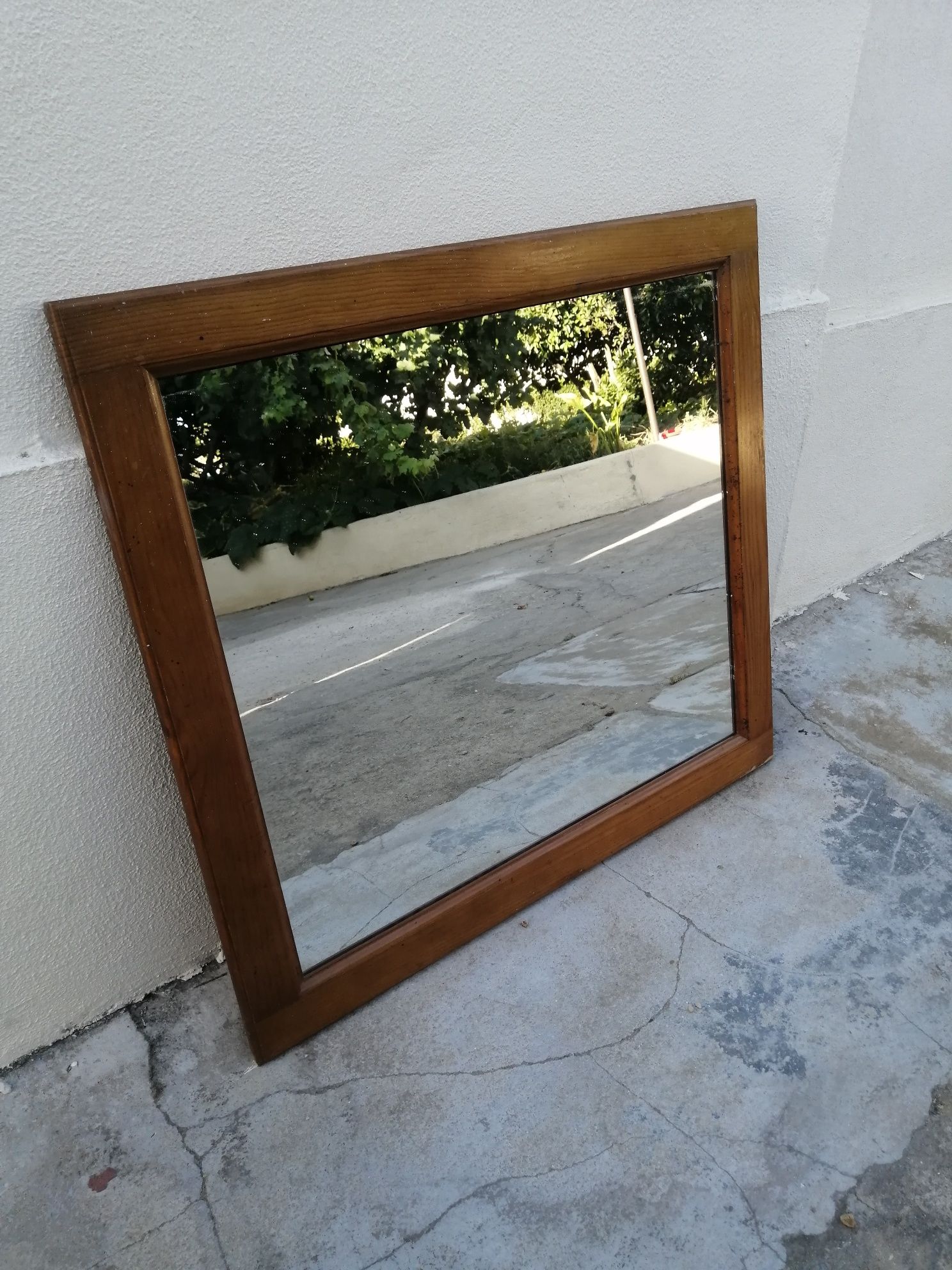 Espelho com Moldura de madeira