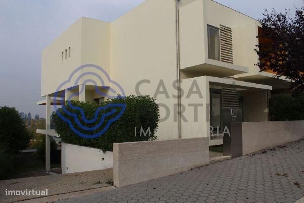 Excelente moradia T5, em construção, amplo salão, terraço,  jardim, va