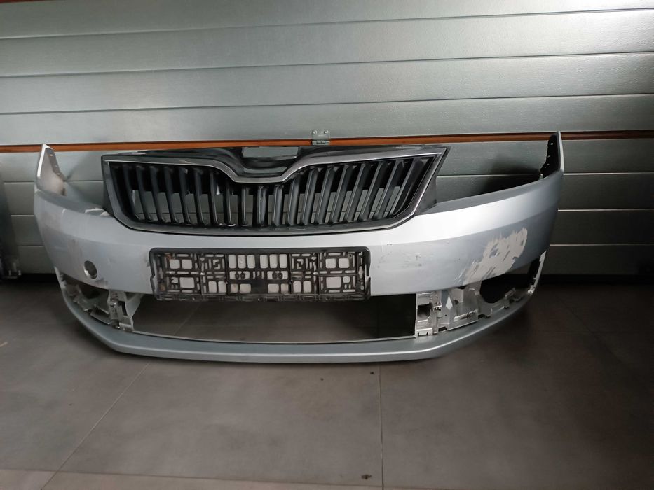 zderzak przedni skoda rapid 2015 rok srebrny wraz z grillem
