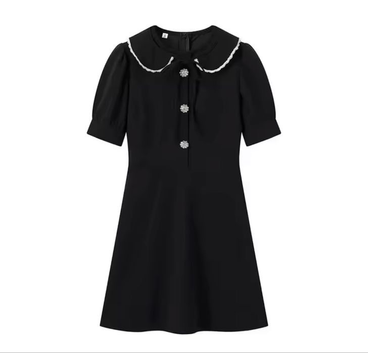 Чорна міні сукня з комірцем