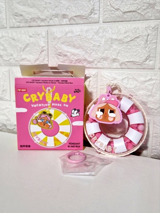 Брелок Popmart Cry baby Vacation mode on