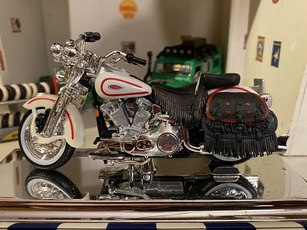 FLSTS Heritage Springer Harley Davidson Maisto 1:18