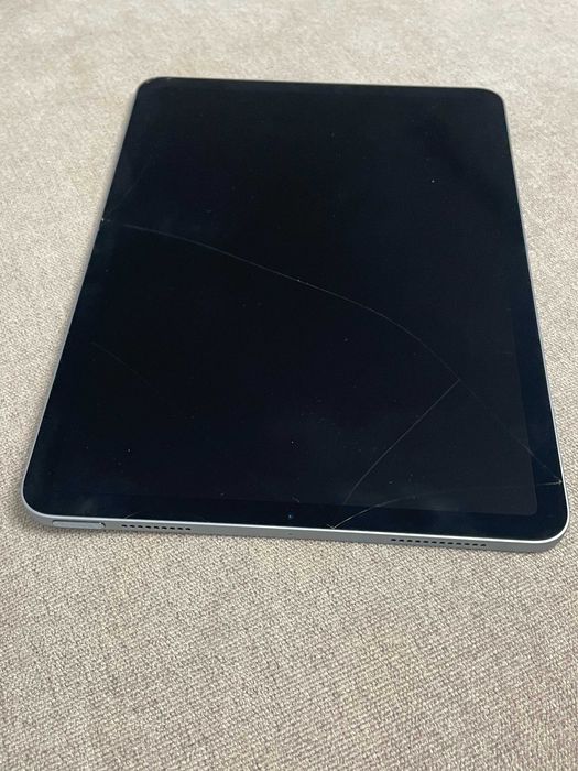 iPad Air 4 (A2316) – Włącza się, uszkodzony ekran, bez ładowarki