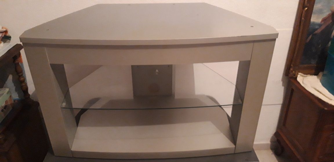 3 Movel para TV / Mesa e carrinho em bambu