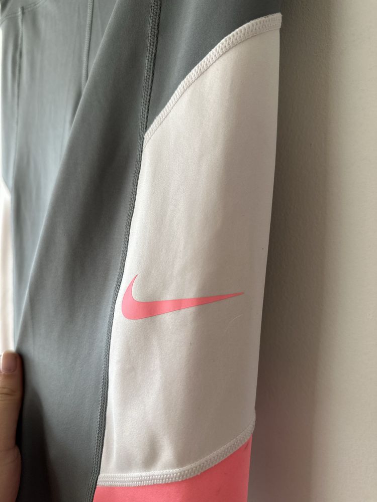 Sportowe leginsy z Nike