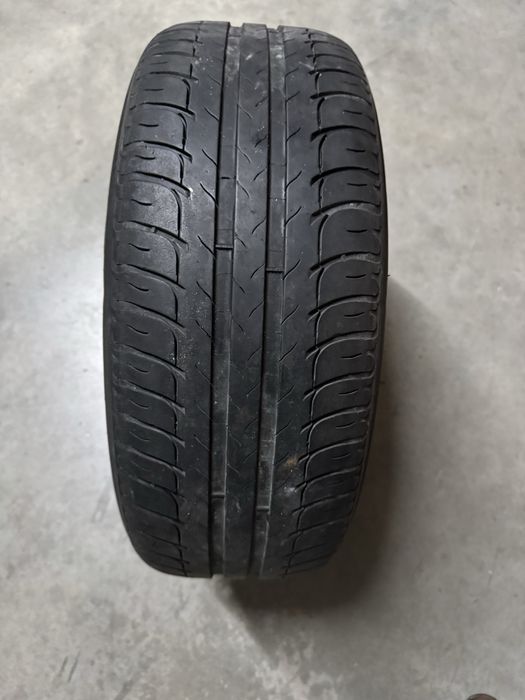 Pneu 205 / 55 R16 com jante 5 furos