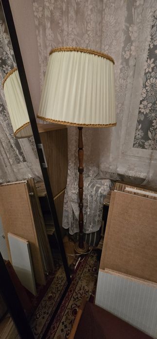 Lampa stojaca retro- oddam za darmo