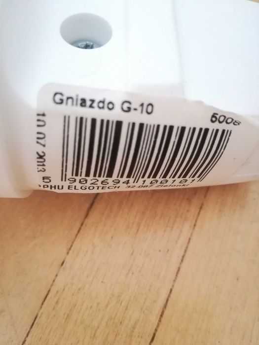 Łącznik krzyżowy, schodowy, gniazdo