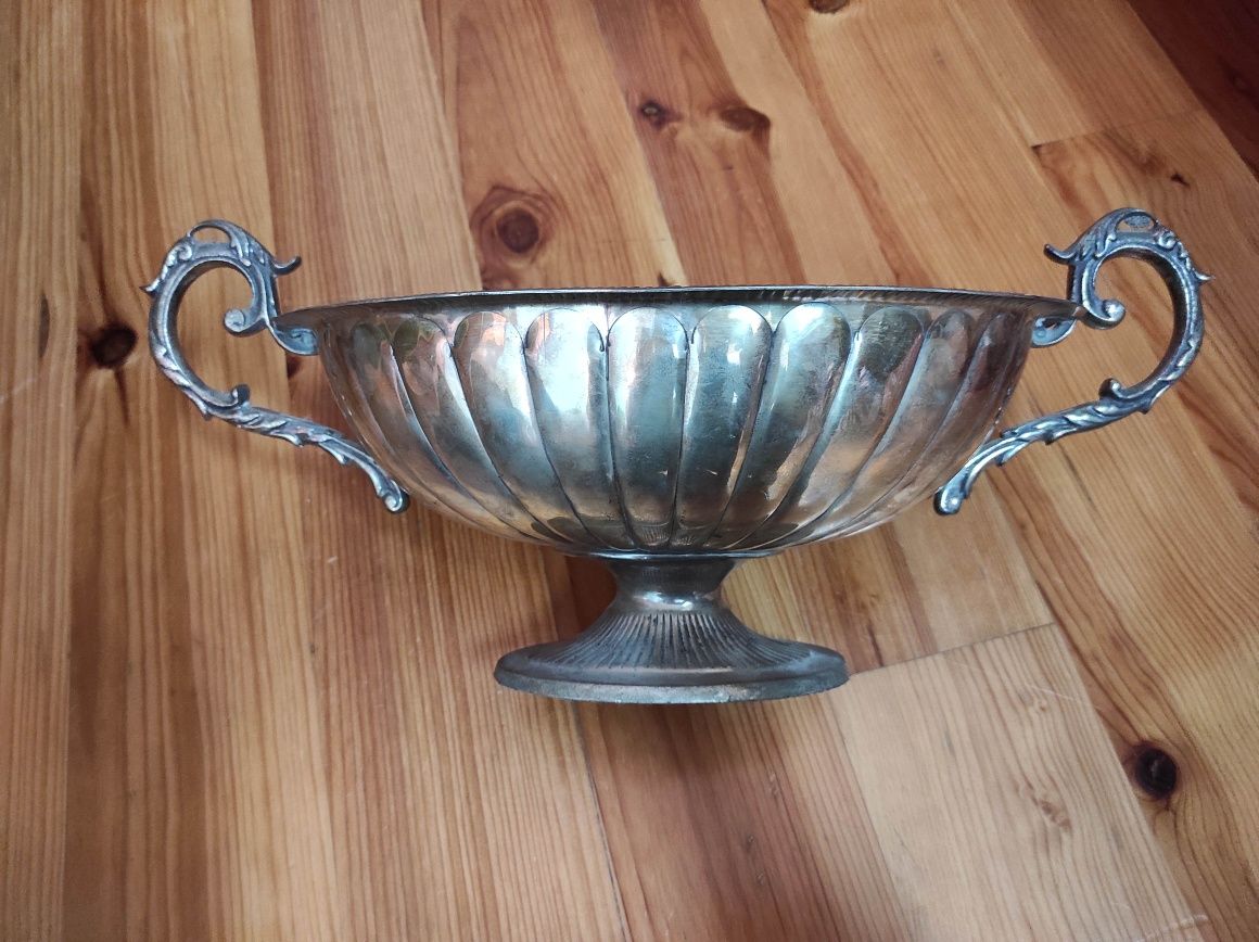 Taça prateada vintage em metal com pegas