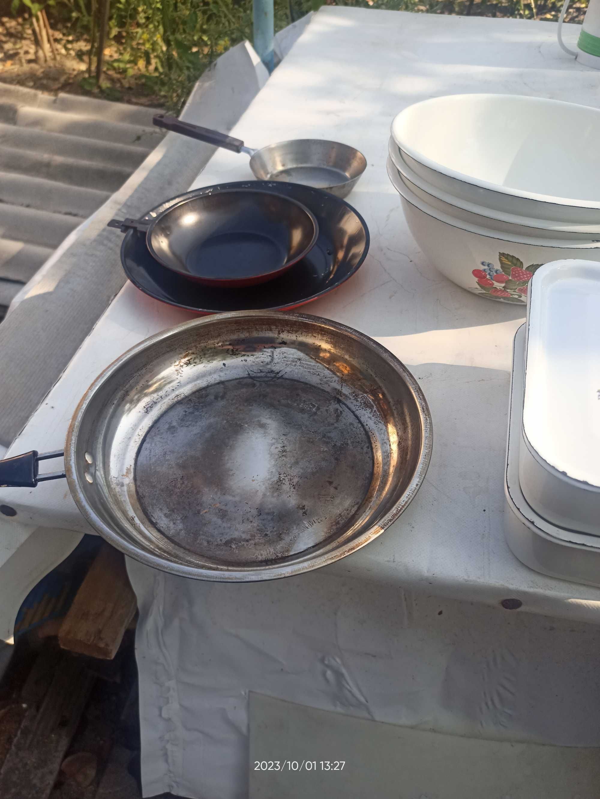 Форма для выпечки,мясорубка,бидон, эмалированные лотки,ножи