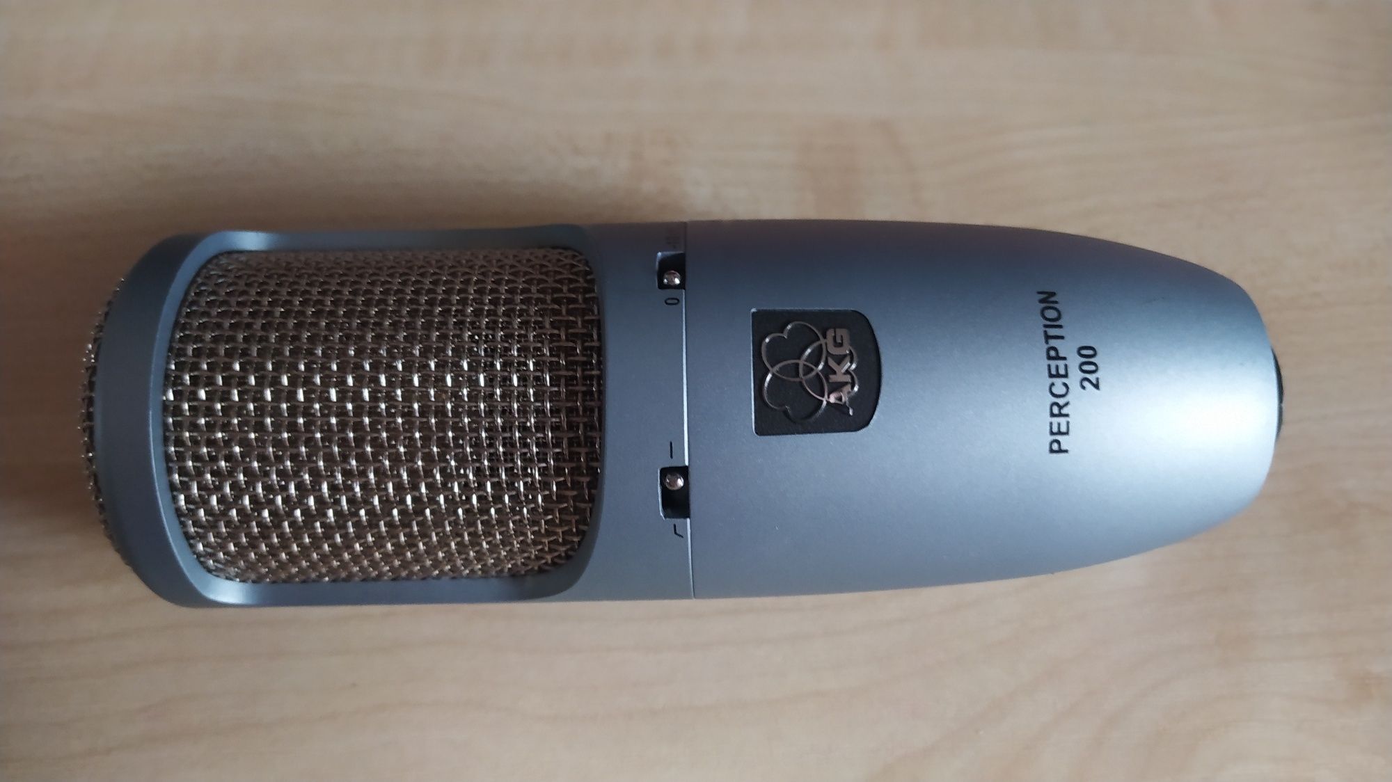 Продам студийный микрофон AKG 200 (220)