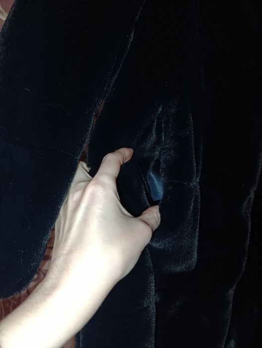 Продам шубку чорну