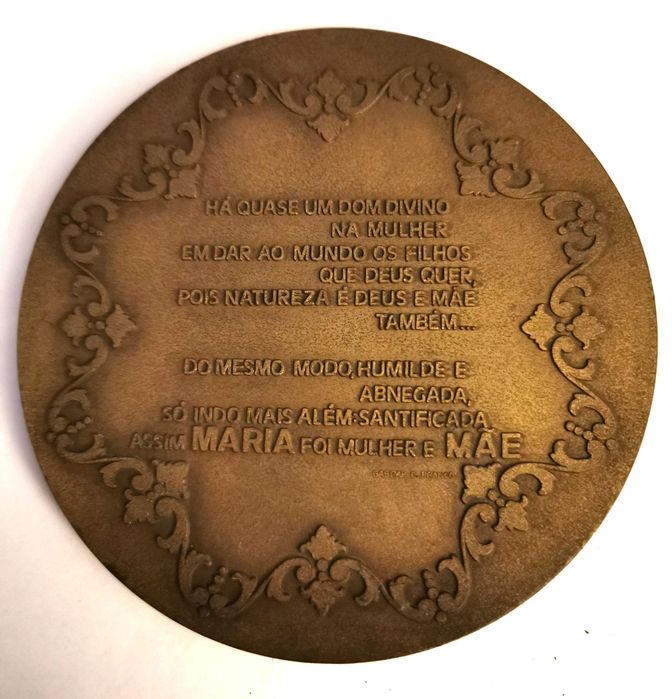 Medalha com a MÃE como motivo