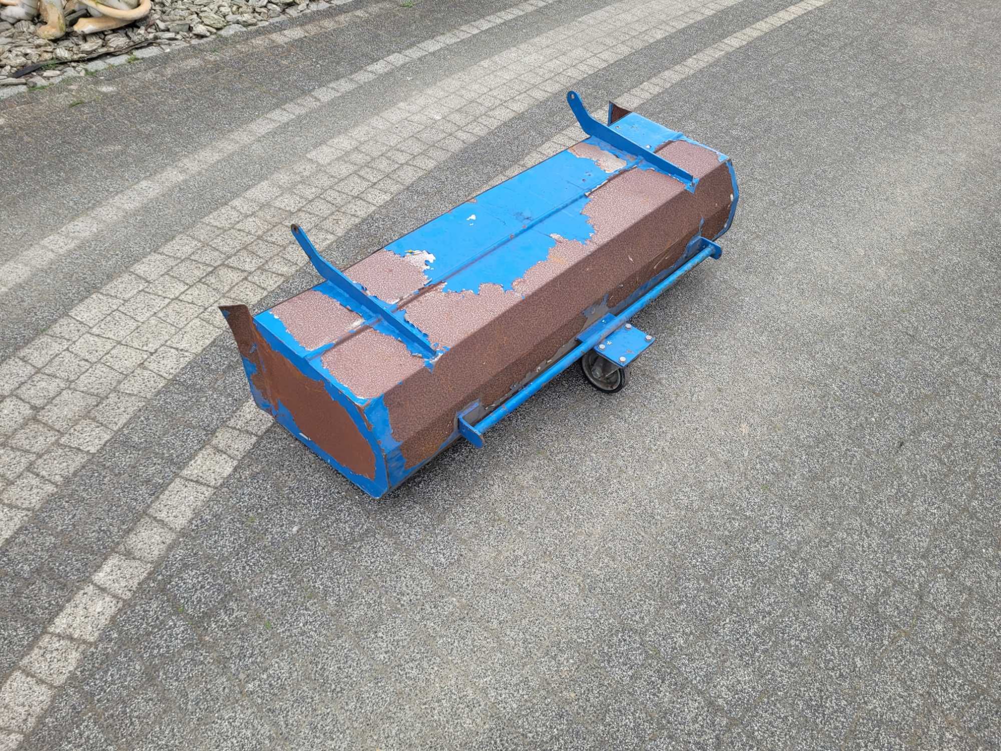 Pojemnik do zamiatarki do traktorka i nietylko
