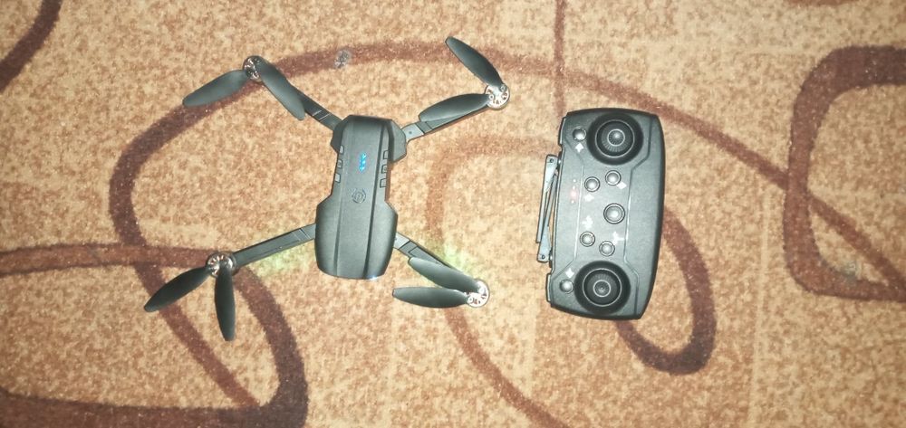 Квадракоптер з захистом на пропеллери