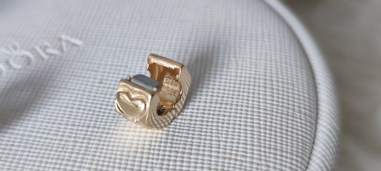 Pandora charms - klips Bijące serca złoty 585 moments 750243