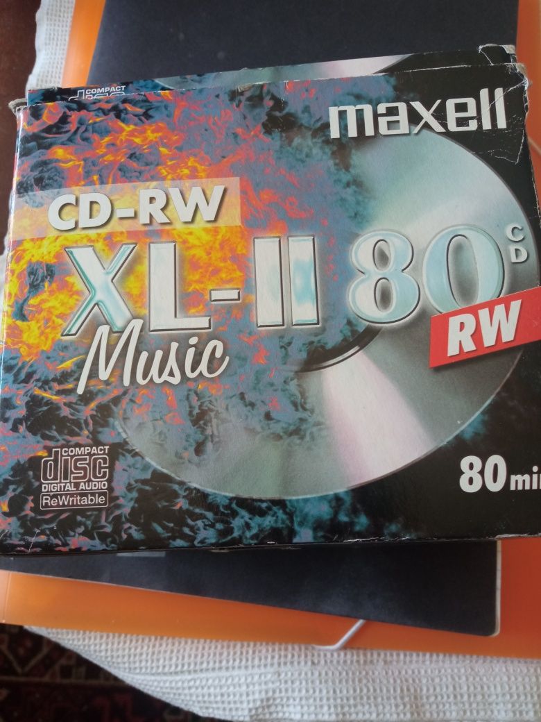 Caixa com 10 CD-RW Digital Audio (6 virgens e 4 usados)
