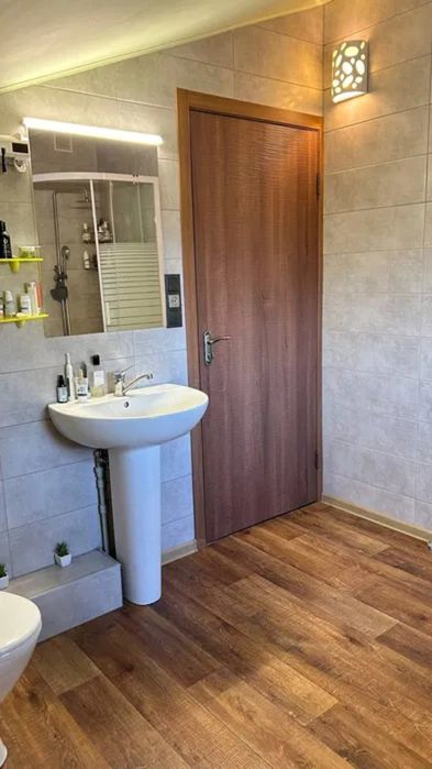 Уникальный дом 110 м. кв. возле озера в районе Донецкого шоссе.
