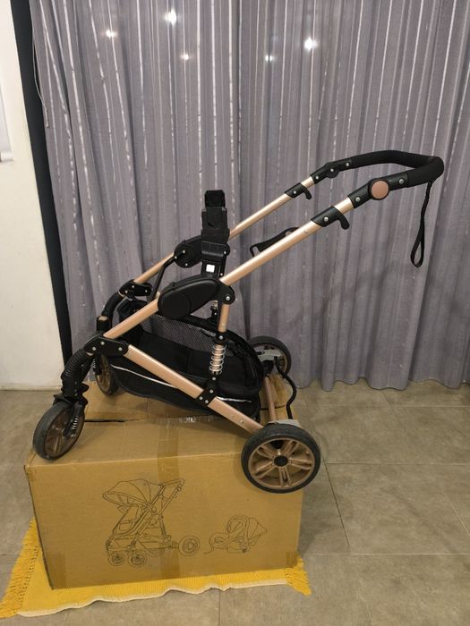 Carrinho de bebê como novo 3 em 1 + banheira e muda fraldas.