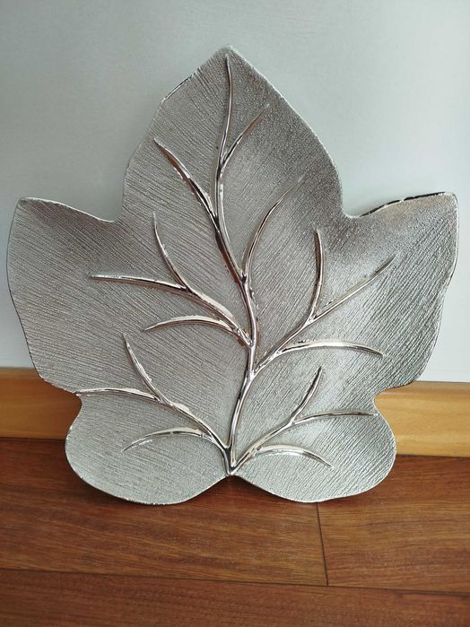 Prato Decorativo Folha em Tons Prateados
