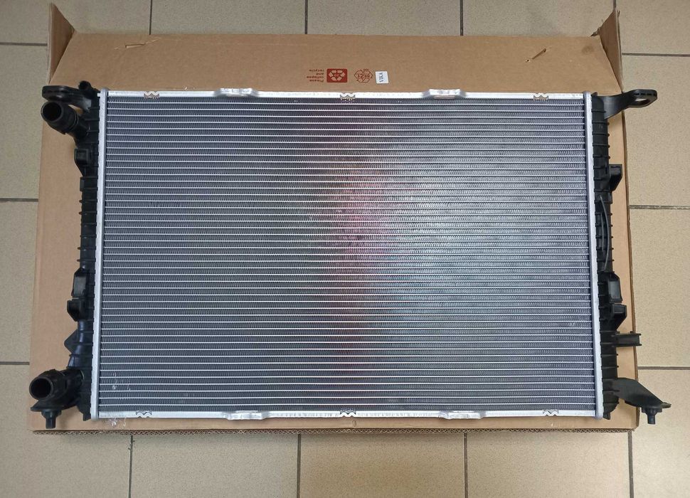 Радіатор охолодження Audi A6 (C7), Audi Q3 (8U), 8K0121251L