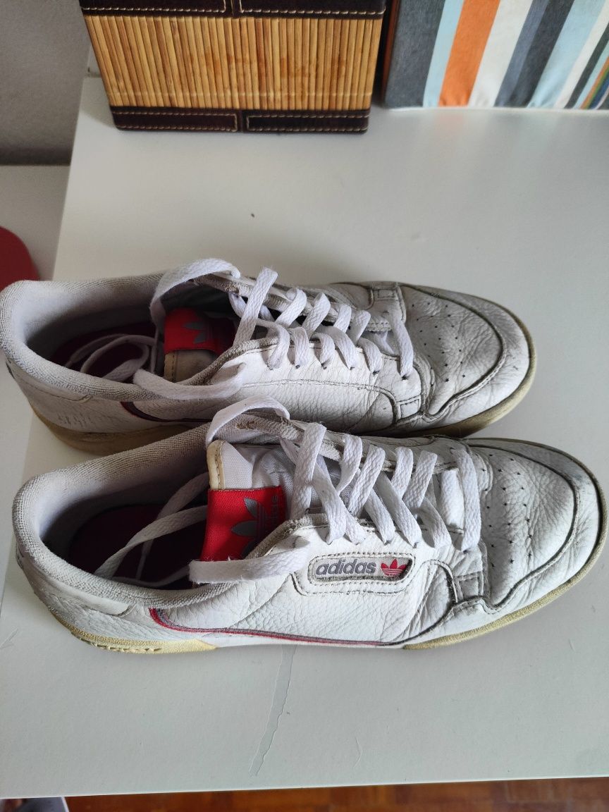 Tênis Adidas Continental