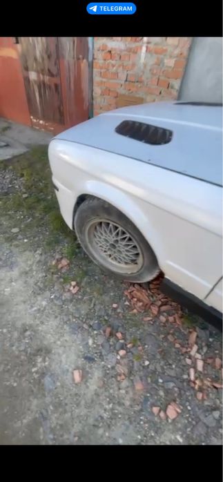 В продажі BMW E30