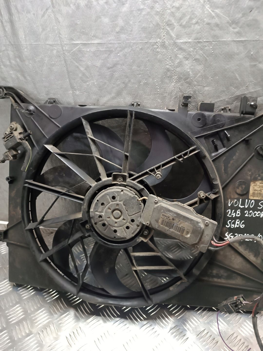 Wentylator chłodnicy + moduł Volvo S60 2.4B 2000r 1 137 328 081
