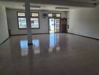 Estabelecimento Comercial em Canelas