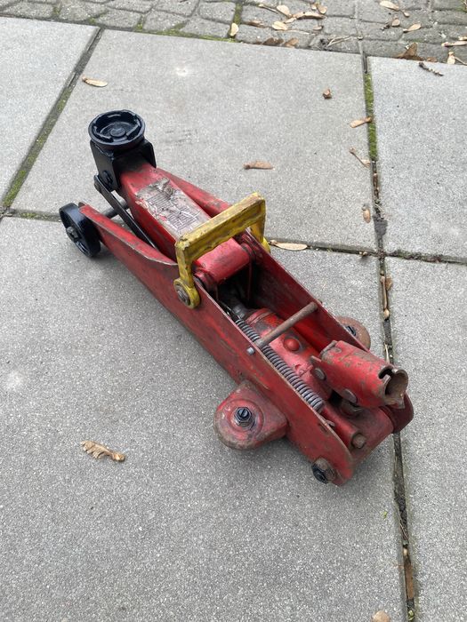 Lewarek/podnisnik samochodowy