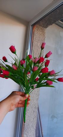 Букет штучних квітів (троянди, рози)