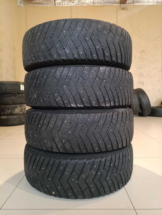 Комплект шин б/у 225/65R17 102T Goodyear UltraGrip ice aRCTIC suv 4x4