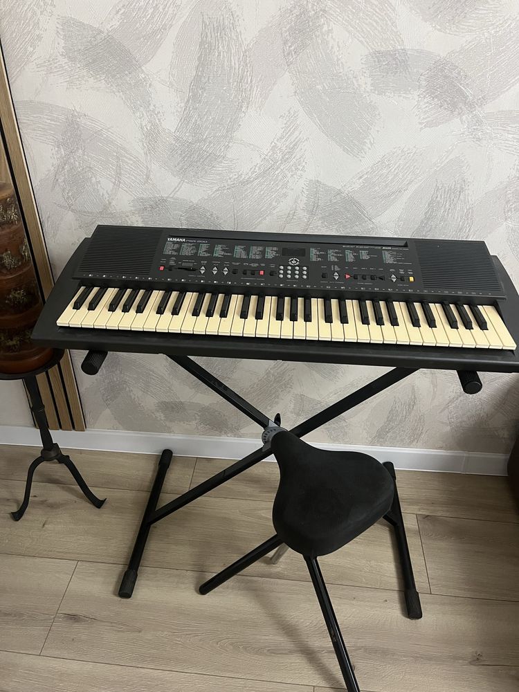 Продається синтезатор YAMAHA PSR-200