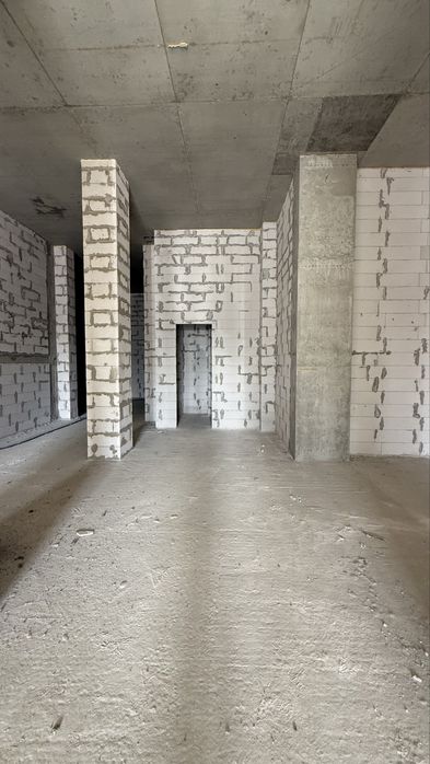 Продаж фасадного приміщення 168 м2 ЖК Ріел Сіті вул. Рудненська