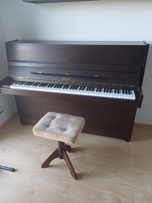 Pianino HELLAS w bardzo dobrym stanie