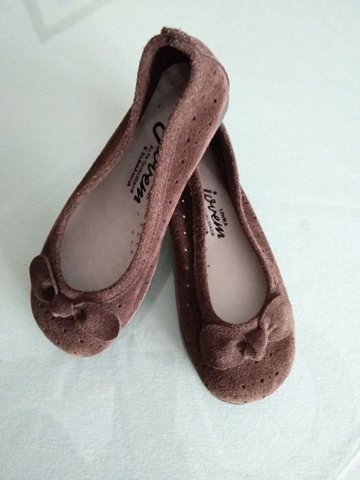 Novo - Sapato/Sabrina em camurça castanha, nunca usado.