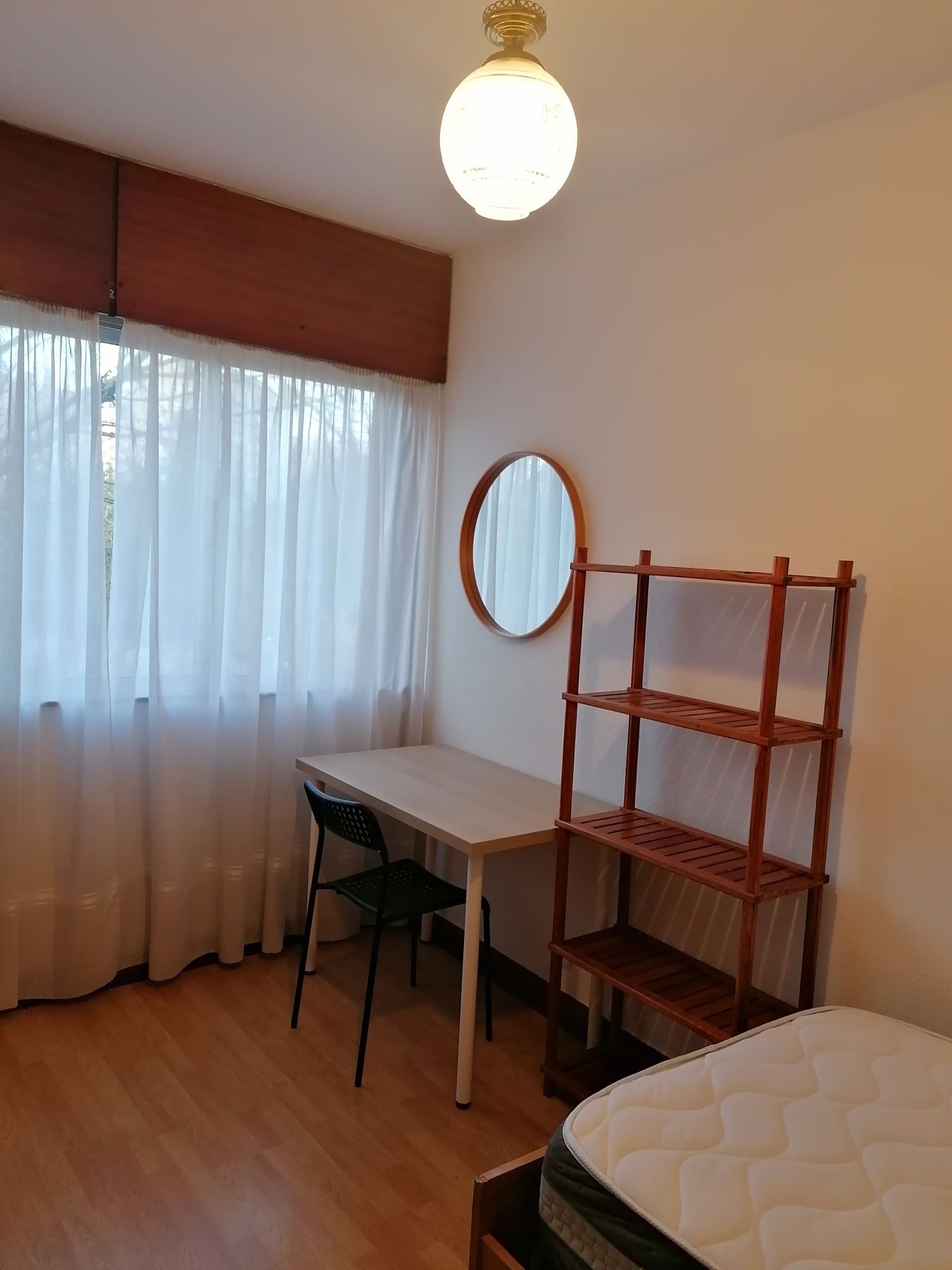 Quarto individual para arrendar Quinta do Lambert, M/F, só estudantes